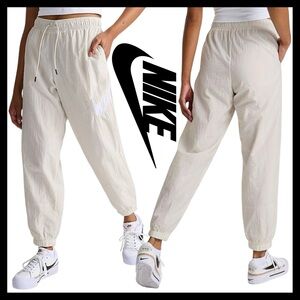 Nike Women’s Mid Rise Loose Fit Swoosh Windbreaker Track Pants Size (M) NEW